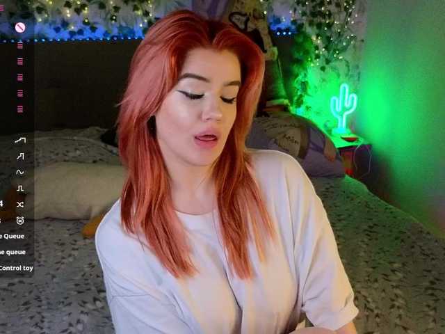 RedVelveten's BongaCams show and profile