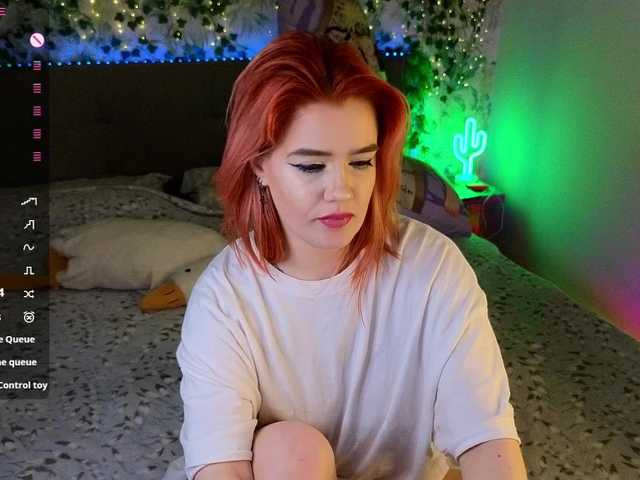 RedVelveten's BongaCams show and profile