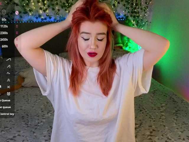 RedVelveten's BongaCams show and profile