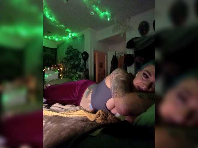 Callie-Canna-Lillie's BongaCams show and profile