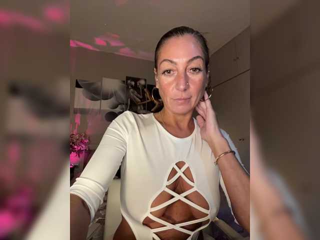 IrinkaGata live cam on BongaCams