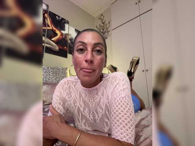 IrinkaGata live cam on BongaCams