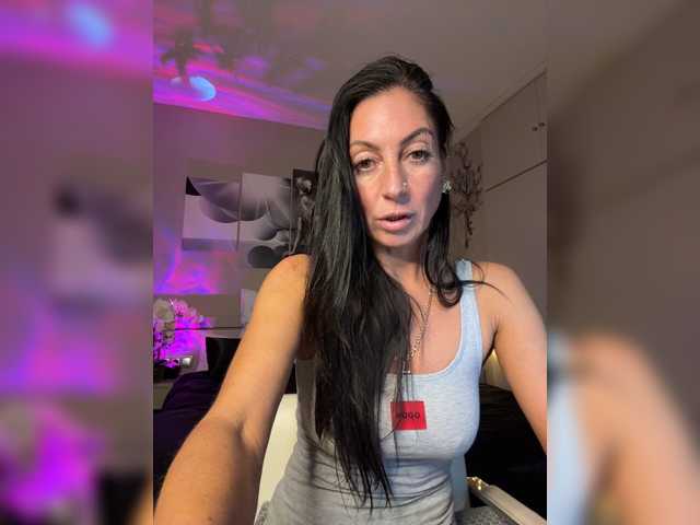 IrinkaGata, en directo ahora en BongaCams