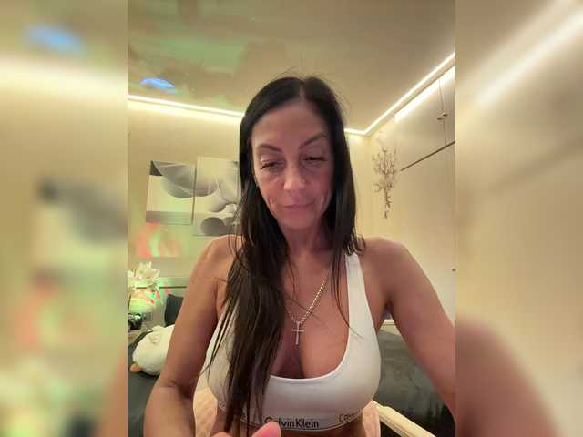 IrinkaGata's BongaCams show and profile