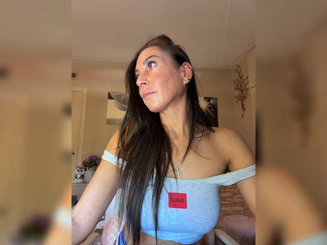 IrinkaGata live cam on BongaCams