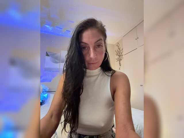 le modèle IrinkaGata est en webcam porno dans un show sur le site bongacams, il possède les tags suivants: White/Caucasian,Brunette,Shaved
