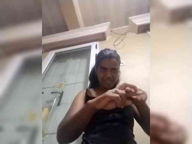 Modèle: Royblackhot