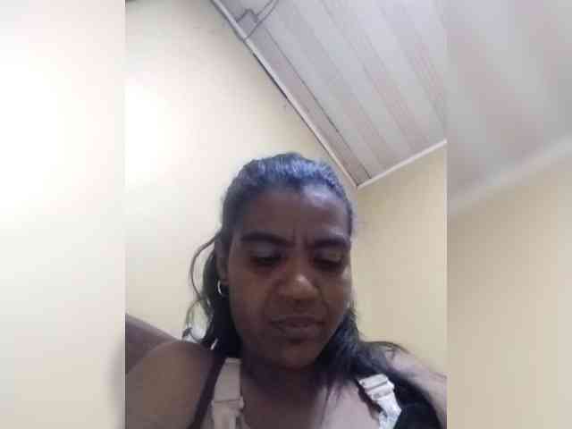 Este modelo está en vivo ahora. Royblackhot