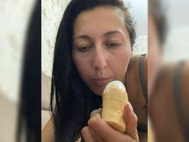 MiaTorres MiaTorres