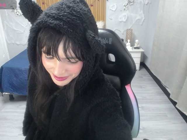 le modèle sailormon07 est en webcam porno dans un show sur le site bongacams, il possède les tags suivants: Latino/Hispanic,Brunette,Shaved