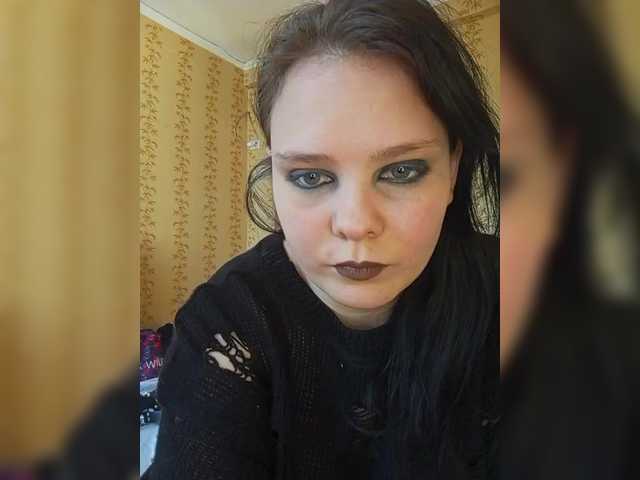 SweetPiggy13's BongaCams show and profile