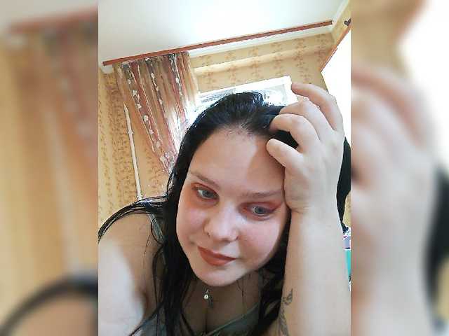 SweetPiggy13 live cam on BongaCams