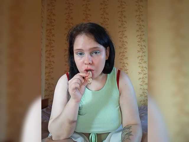 SweetPiggy13 live webcam show