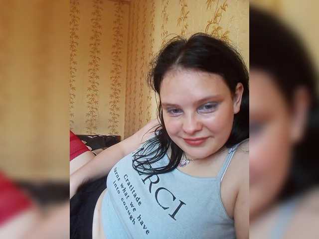 SweetPiggy13 live cam on BongaCams