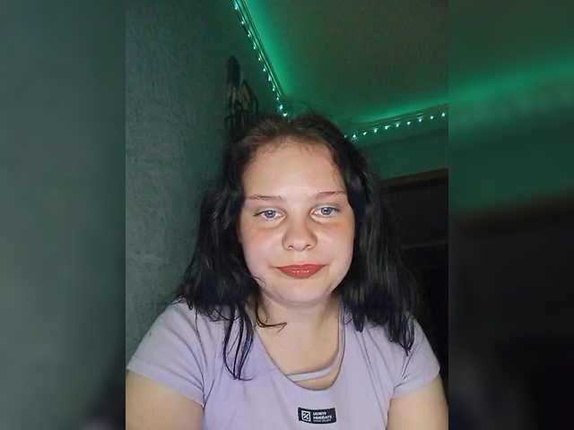 SweetPiggy13 live cam on 