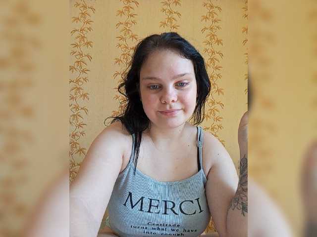 SweetPiggy13 live cam on BongaCams