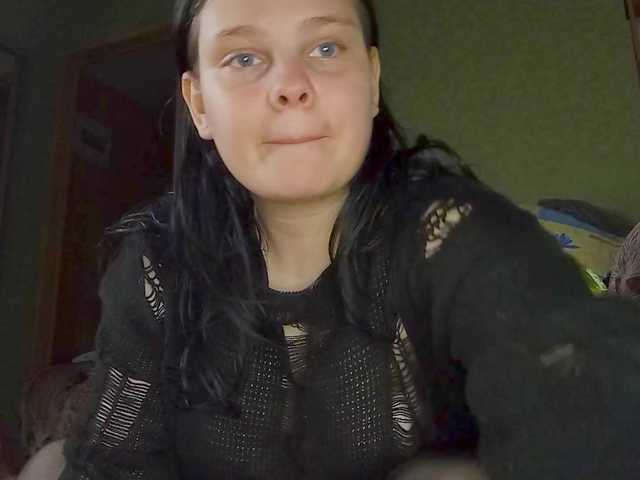 SweetPiggy13's BongaCams show and profile