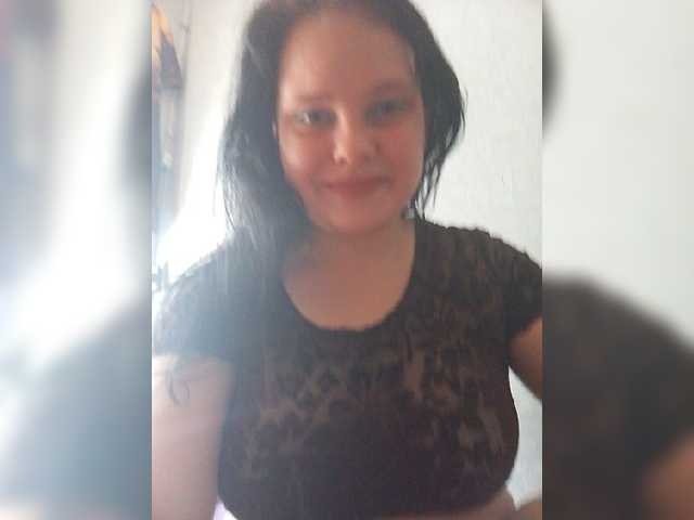 SweetPiggy13 live cam on BongaCams