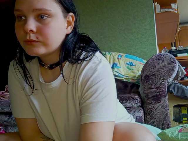 SweetPiggy13's BongaCams show and profile