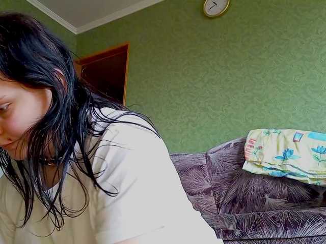 SweetPiggy13's BongaCams show and profile