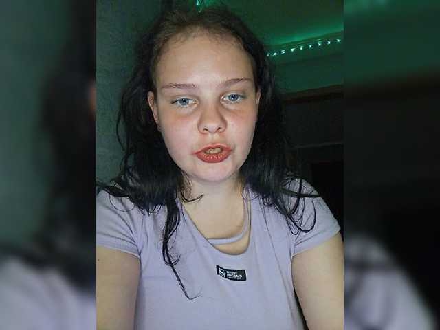 SweetPiggy13 live cam on