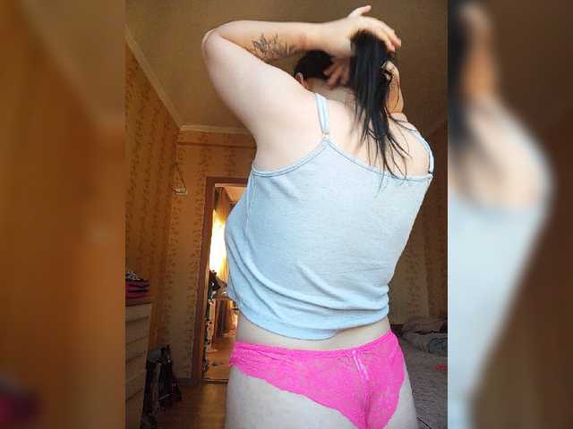SweetPiggy13 live cam on BongaCams
