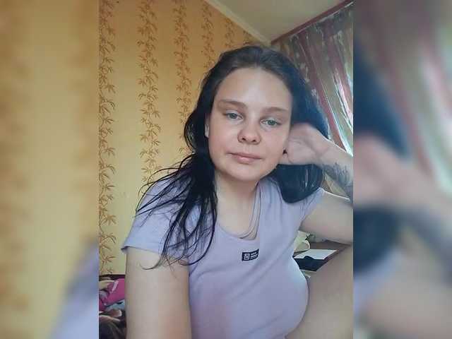 SweetPiggy13 live cam on BongaCams
