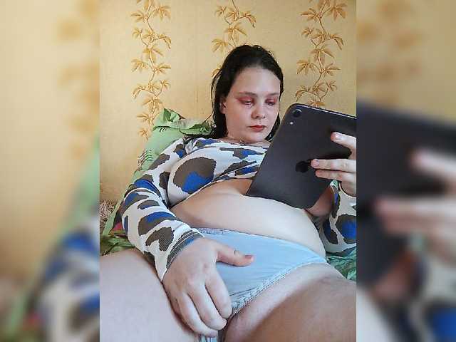 SweetPiggy13 live cam on BongaCams