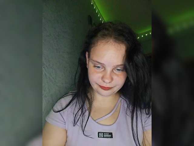 SweetPiggy13 live cam on 