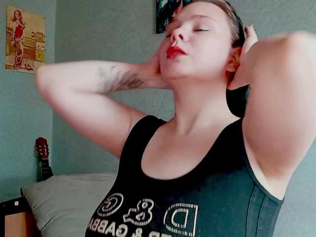 SweetPiggy13 live cam on BongaCams