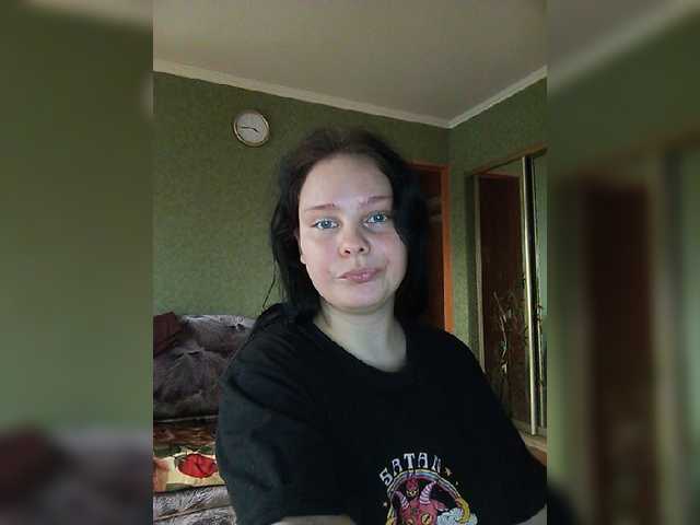 SweetPiggy13 live cam on BongaCams