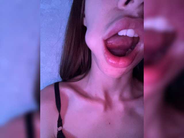 Malvina81 live cam on BongaCams