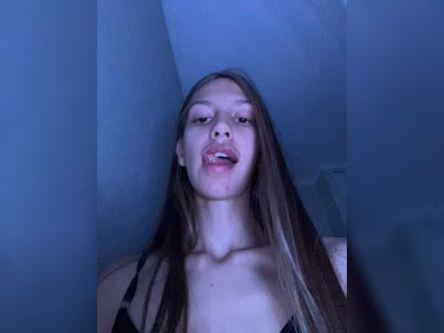 Malvina81 live cam on BongaCams