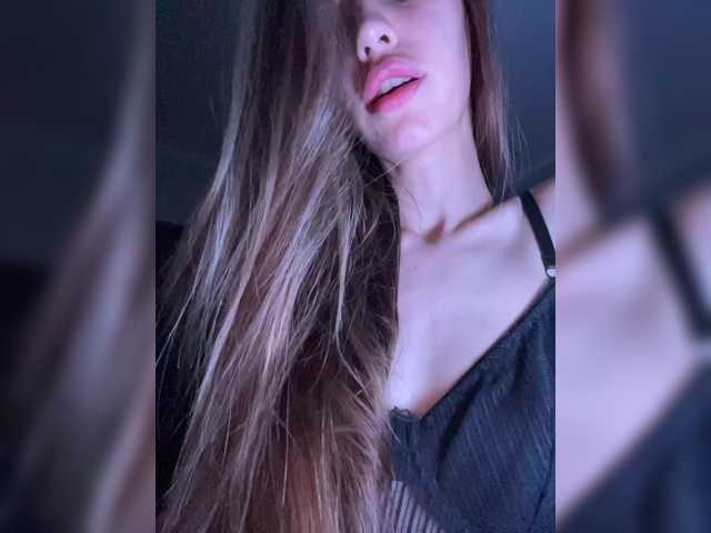 Malvina81 live cam on BongaCams