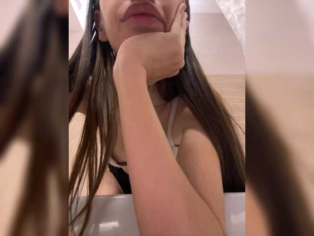 Malvina81 live cam on BongaCams