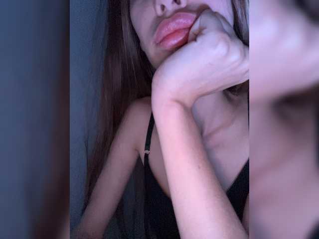 Malvina81 live cam on BongaCams