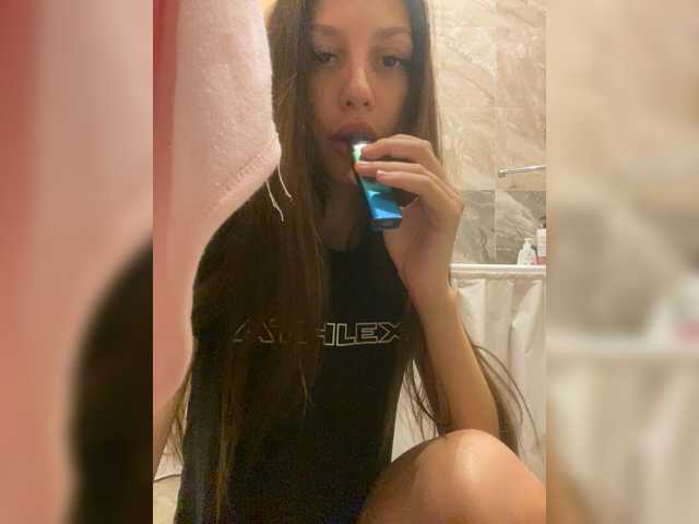 Malvina81 live cam on BongaCams