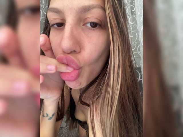 Malvina81 live cam on BongaCams