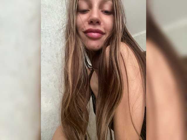 Malvina81 live cam on BongaCams