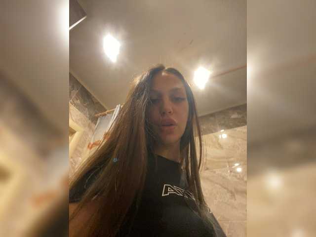 Malvina81 live cam on BongaCams