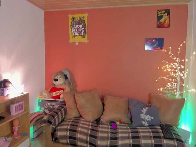 CuteWee420 live cam on BongaCams