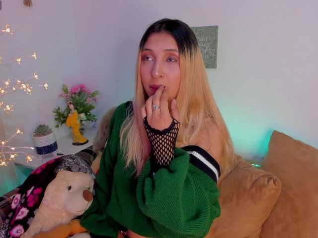 CuteWee420 live webcam show