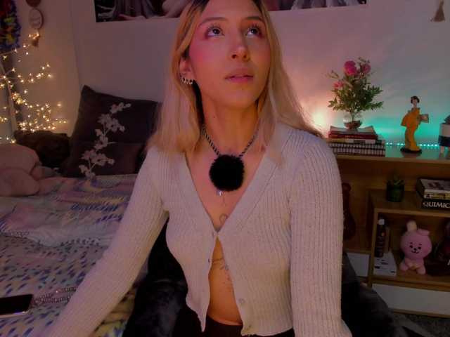 CuteWee420's BongaCams show and profile