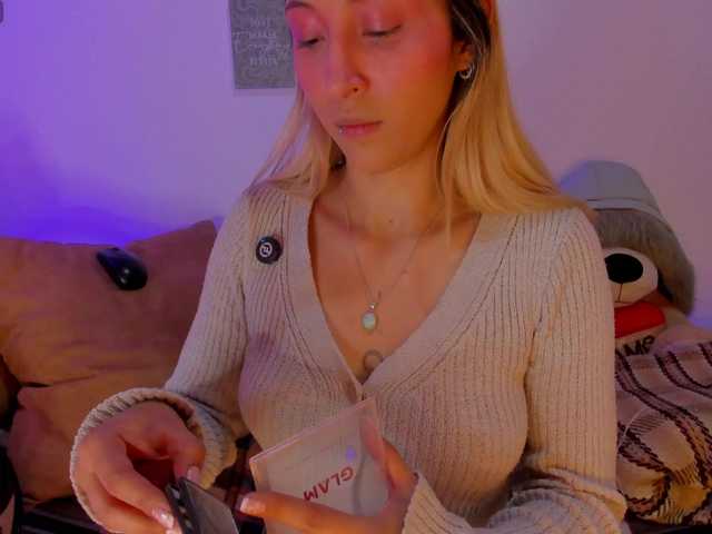 CuteWee420 live cam on BongaCams