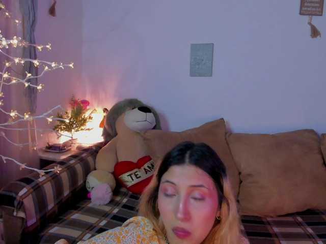 CuteWee420 live cam on BongaCams