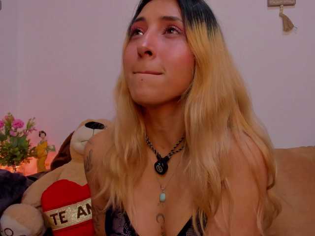 CuteWee420 live webcam show