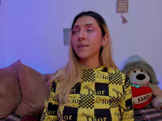 CuteWee420 live cam on BongaCams
