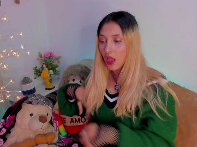 CuteWee420 live cam on BongaCams
