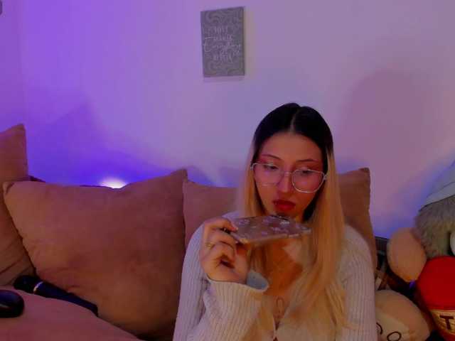 CuteWee420 live cam on BongaCams