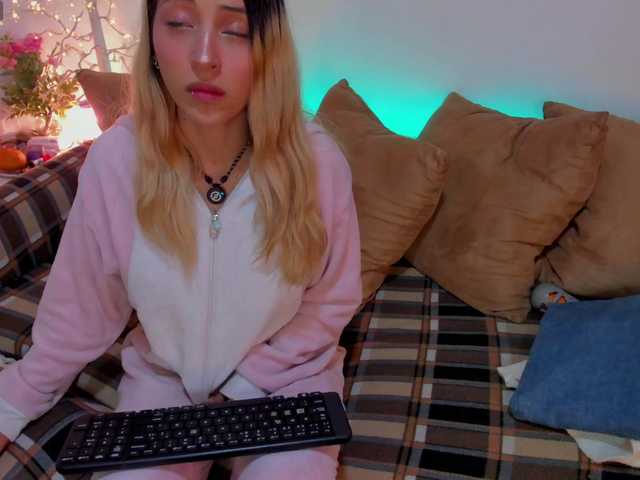 CuteWee420 live cam on BongaCams